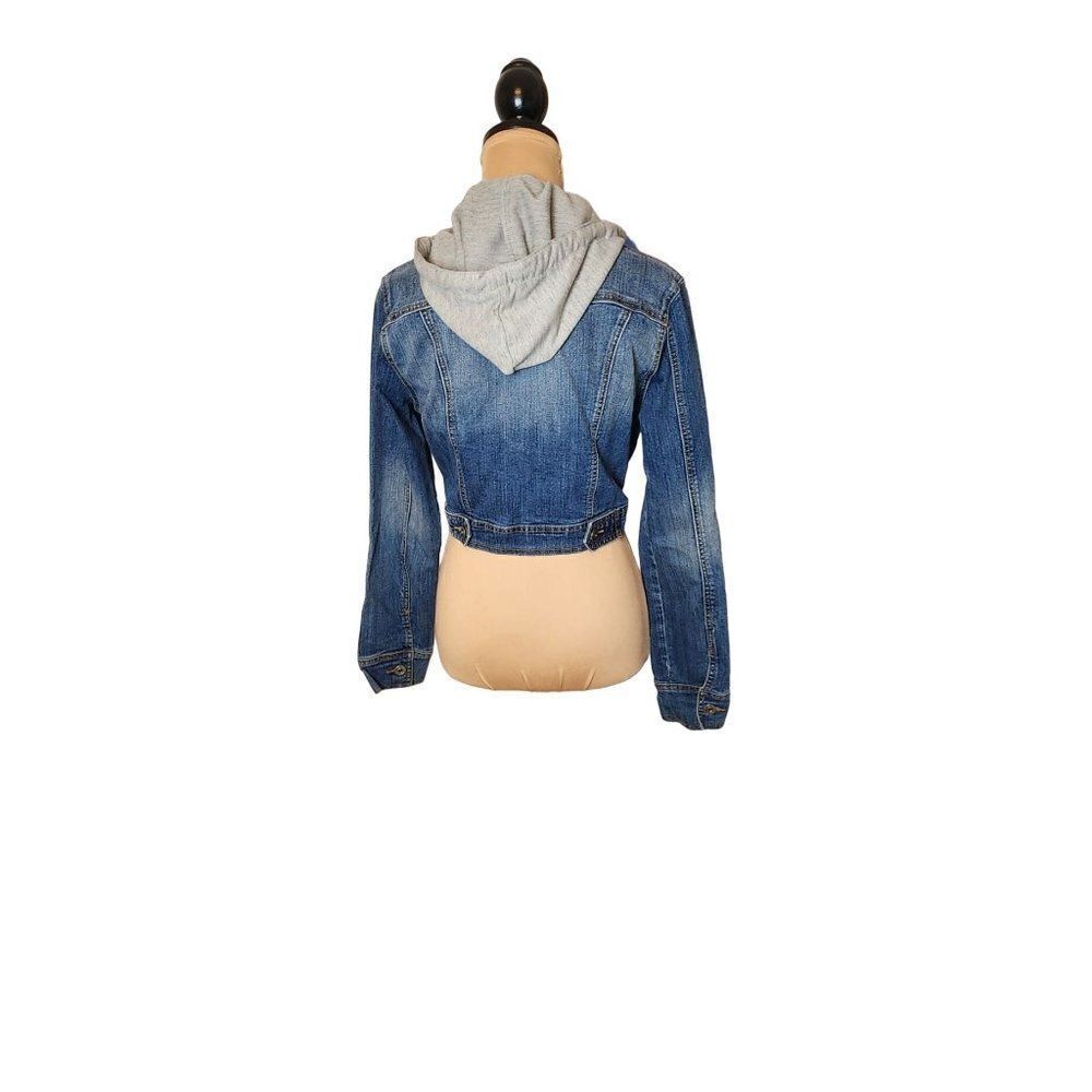 Urban Behavior Women's Hooded Denim Cropped Jacket in a Medium - Picture 3 of 8